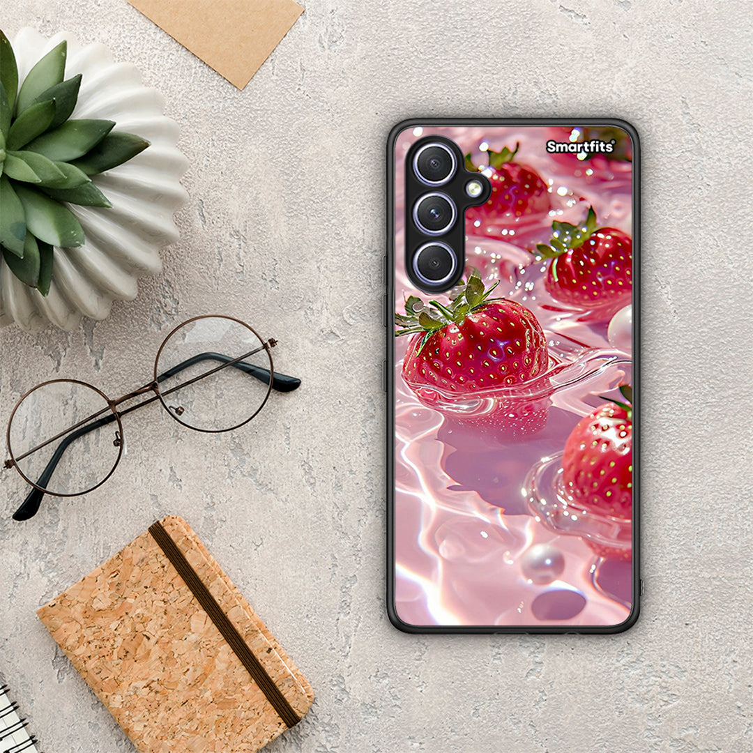 Θήκη Samsung Galaxy A54 Juicy Strawberries από τη Smartfits με σχέδιο στο πίσω μέρος και μαύρο περίβλημα | Samsung Galaxy A54 Juicy Strawberries Case with Colorful Back and Black Bezels