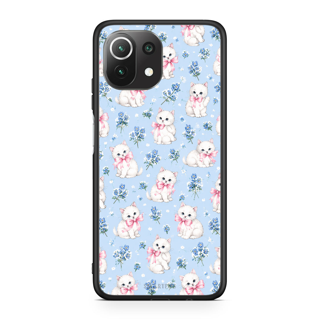 Θήκη Xiaomi 11 Lite 5G NE / Mi 11 Lite White Kittens and Blue Flowers Small από τη Smartfits με σχέδιο στο πίσω μέρος και μαύρο περίβλημα | Xiaomi 11 Lite 5G NE / Mi 11 Lite White Kittens and Blue Flowers Small case with colorful back and black bezels