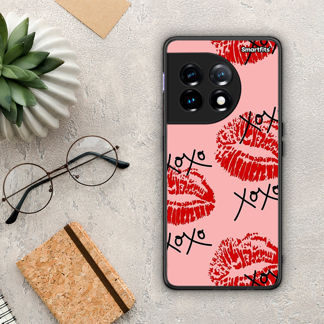 Θήκη OnePlus 11 5G XOXO Lips από τη Smartfits με σχέδιο στο πίσω μέρος και μαύρο περίβλημα | OnePlus 11 5G XOXO Lips Case with Colorful Back and Black Bezels