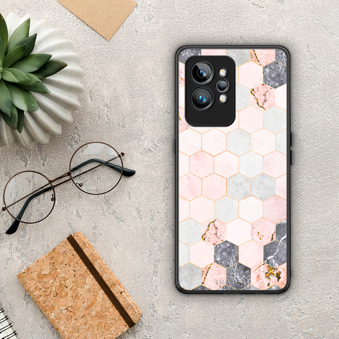 Θήκη Realme GT2 Marble Hexagon Pink από τη Smartfits με σχέδιο στο πίσω μέρος και μαύρο περίβλημα | Realme GT2 Marble Hexagon Pink Case with Colorful Back and Black Bezels