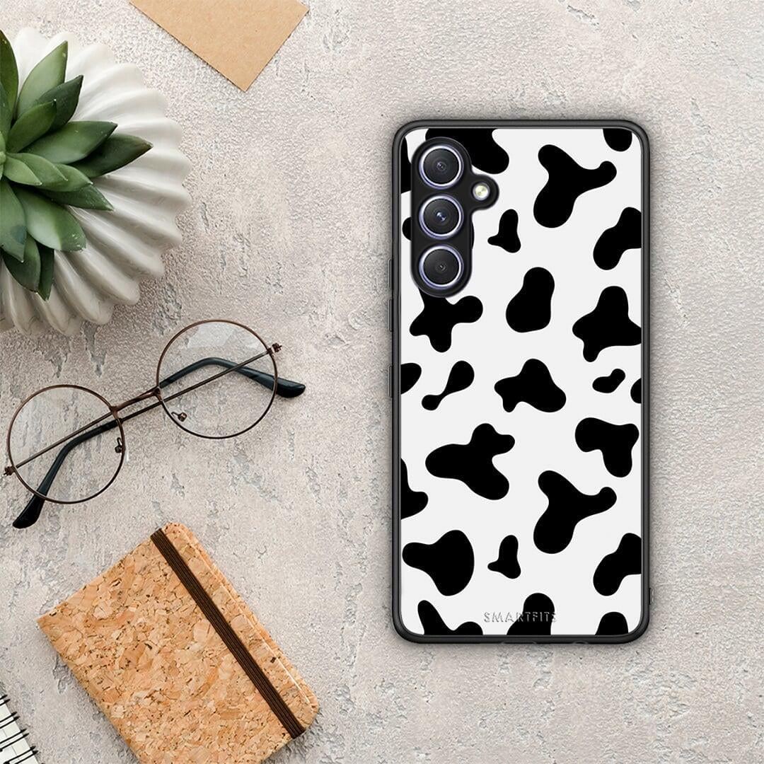 Θήκη Samsung Galaxy A54 Cow Print από τη Smartfits με σχέδιο στο πίσω μέρος και μαύρο περίβλημα | Samsung Galaxy A54 Cow Print Case with Colorful Back and Black Bezels