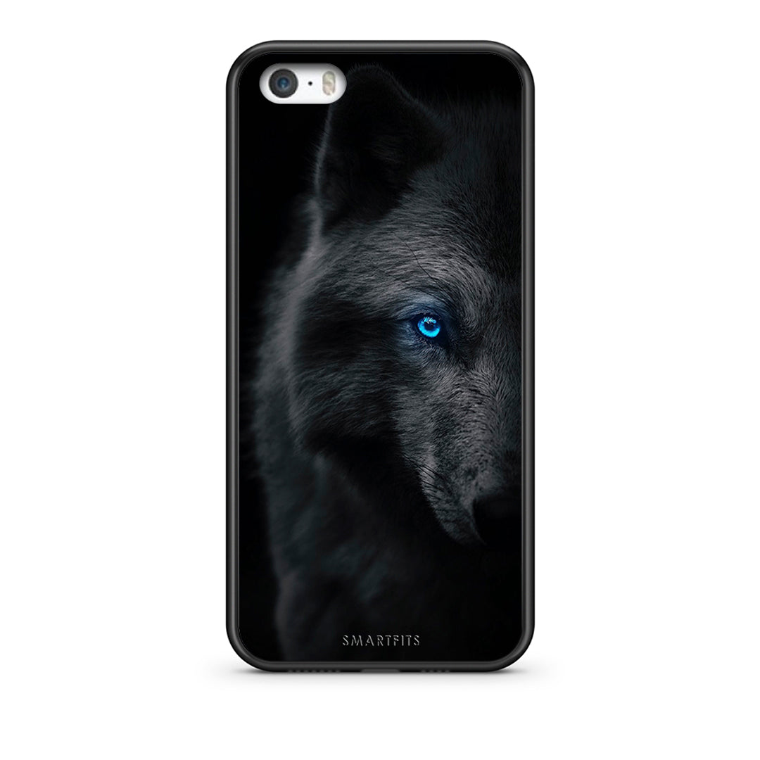 iPhone 5/5s/SE Dark Wolf θήκη από τη Smartfits με σχέδιο στο πίσω μέρος και μαύρο περίβλημα | Smartphone case with colorful back and black bezels by Smartfits