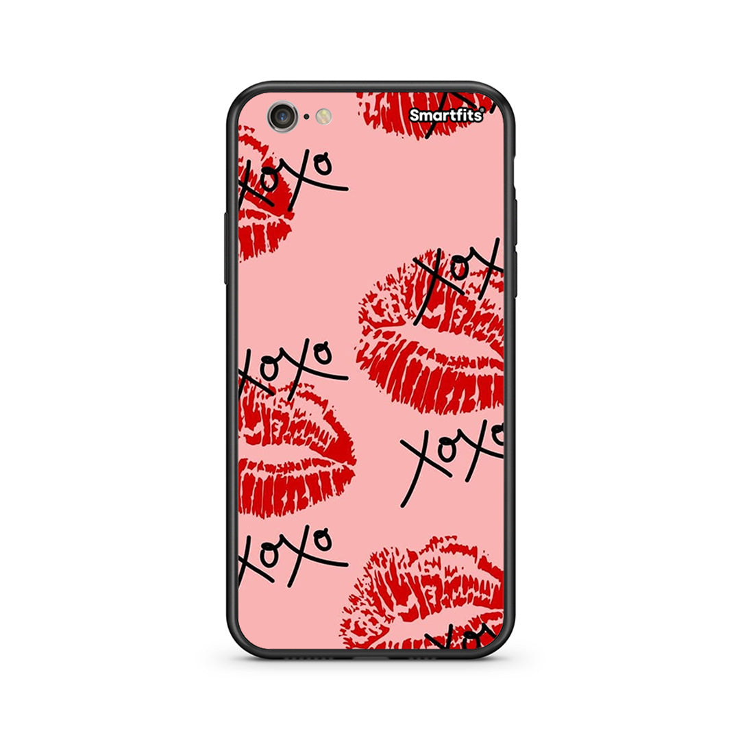 iPhone 7/8 XOXO Lips θήκη από τη Smartfits με σχέδιο στο πίσω μέρος και μαύρο περίβλημα | Smartphone case with colorful back and black bezels by Smartfits