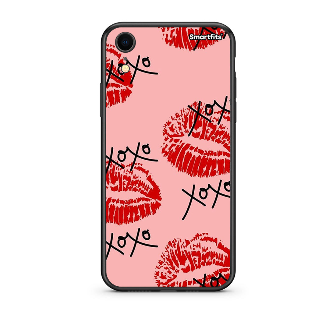 iphone xr XOXO Lips θήκη από τη Smartfits με σχέδιο στο πίσω μέρος και μαύρο περίβλημα | Smartphone case with colorful back and black bezels by Smartfits