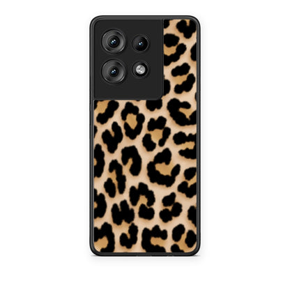 Θήκη Motorola Edge 50 Leopard Print Tan Small από τη Smartfits με σχέδιο στο πίσω μέρος και μαύρο περίβλημα | Motorola Edge 50 Leopard Print Tan Small case with colorful back and black bezels