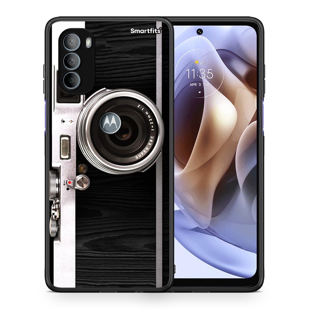 Θήκη Motorola Moto G31 Emily In Paris από τη Smartfits με σχέδιο στο πίσω μέρος και μαύρο περίβλημα | Motorola Moto G31 Emily In Paris case with colorful back and black bezels