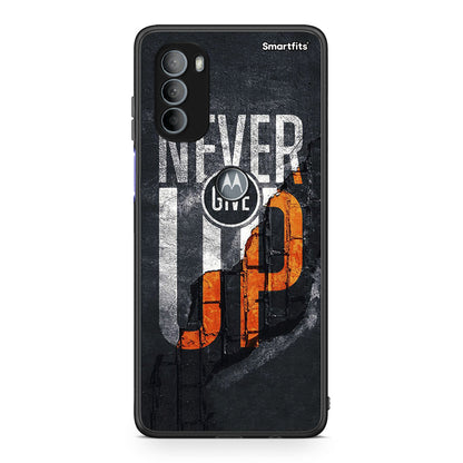 Motorola Moto G31 Never Give Up Θήκη Αγίου Βαλεντίνου από τη Smartfits με σχέδιο στο πίσω μέρος και μαύρο περίβλημα | Smartphone case with colorful back and black bezels by Smartfits