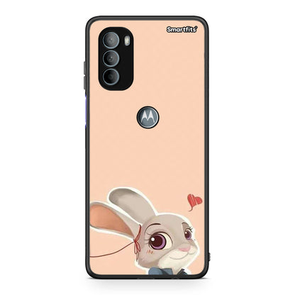 Motorola Moto G31 Nick Wilde And Judy Hopps Love 2 θήκη από τη Smartfits με σχέδιο στο πίσω μέρος και μαύρο περίβλημα | Smartphone case with colorful back and black bezels by Smartfits