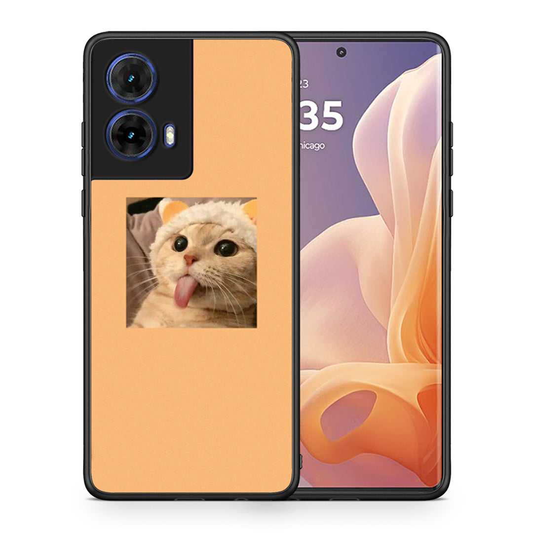 Θήκη Motorola Moto G85 Cat Tongue από τη Smartfits με σχέδιο στο πίσω μέρος και μαύρο περίβλημα | Motorola Moto G85 Cat Tongue case with colorful back and black bezels