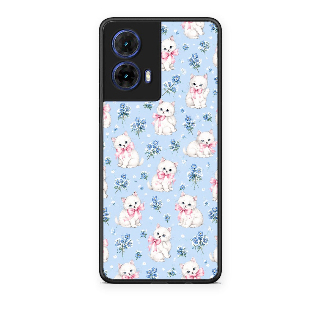 Θήκη Motorola Moto G85 White Kittens and Blue Flowers Small από τη Smartfits με σχέδιο στο πίσω μέρος και μαύρο περίβλημα | Motorola Moto G85 White Kittens and Blue Flowers Small case with colorful back and black bezels