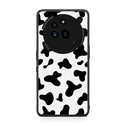 Nothing Phone 3a Pro 5G Cow Print θήκη από τη Smartfits με σχέδιο στο πίσω μέρος και μαύρο περίβλημα | Smartphone case with colorful back and black bezels by Smartfits