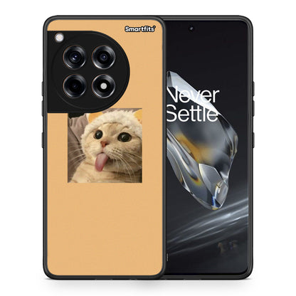 Θήκη OnePlus 12 Cat Tongue από τη Smartfits με σχέδιο στο πίσω μέρος και μαύρο περίβλημα | OnePlus 12 Cat Tongue case with colorful back and black bezels