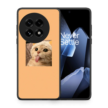Θήκη OnePlus 13 Cat Tongue από τη Smartfits με σχέδιο στο πίσω μέρος και μαύρο περίβλημα | OnePlus 13 Cat Tongue case with colorful back and black bezels