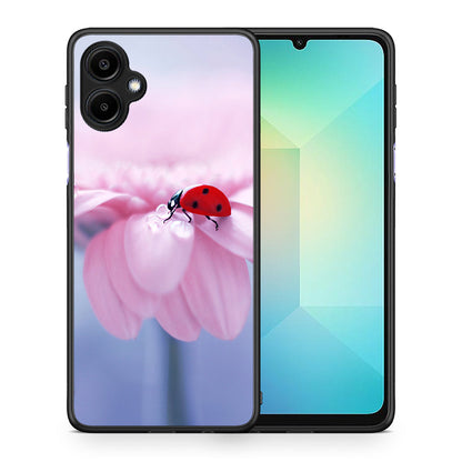 Θήκη Samsung Galaxy A06 Ladybug Flower από τη Smartfits με σχέδιο στο πίσω μέρος και μαύρο περίβλημα | Samsung Galaxy A06 Ladybug Flower case with colorful back and black bezels