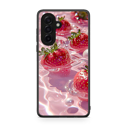 Samsung Galaxy A17 4G Juicy Strawberries θήκη από τη Smartfits με σχέδιο στο πίσω μέρος και μαύρο περίβλημα | Smartphone case with colorful back and black bezels by Smartfits