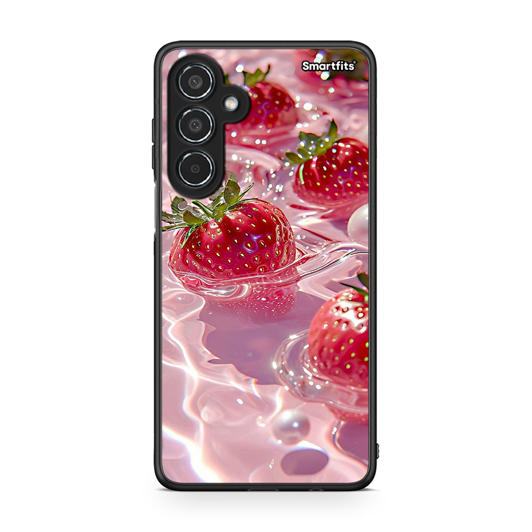 Samsung Galaxy M35 5G Juicy Strawberries θήκη από τη Smartfits με σχέδιο στο πίσω μέρος και μαύρο περίβλημα | Smartphone case with colorful back and black bezels by Smartfits