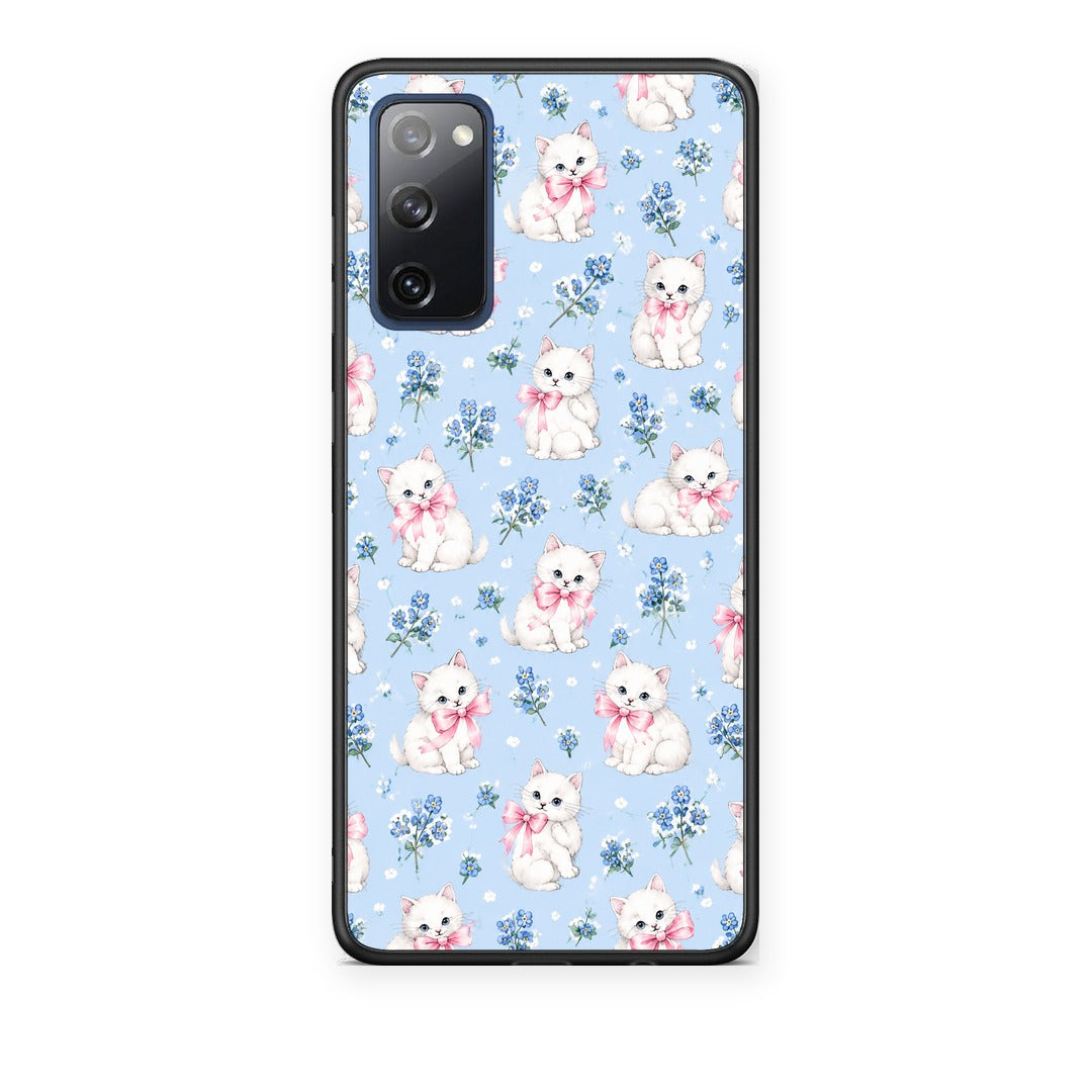 Θήκη Samsung Galaxy S20 FE White Kittens and Blue Flowers Small από τη Smartfits με σχέδιο στο πίσω μέρος και μαύρο περίβλημα | Samsung Galaxy S20 FE White Kittens and Blue Flowers Small case with colorful back and black bezels