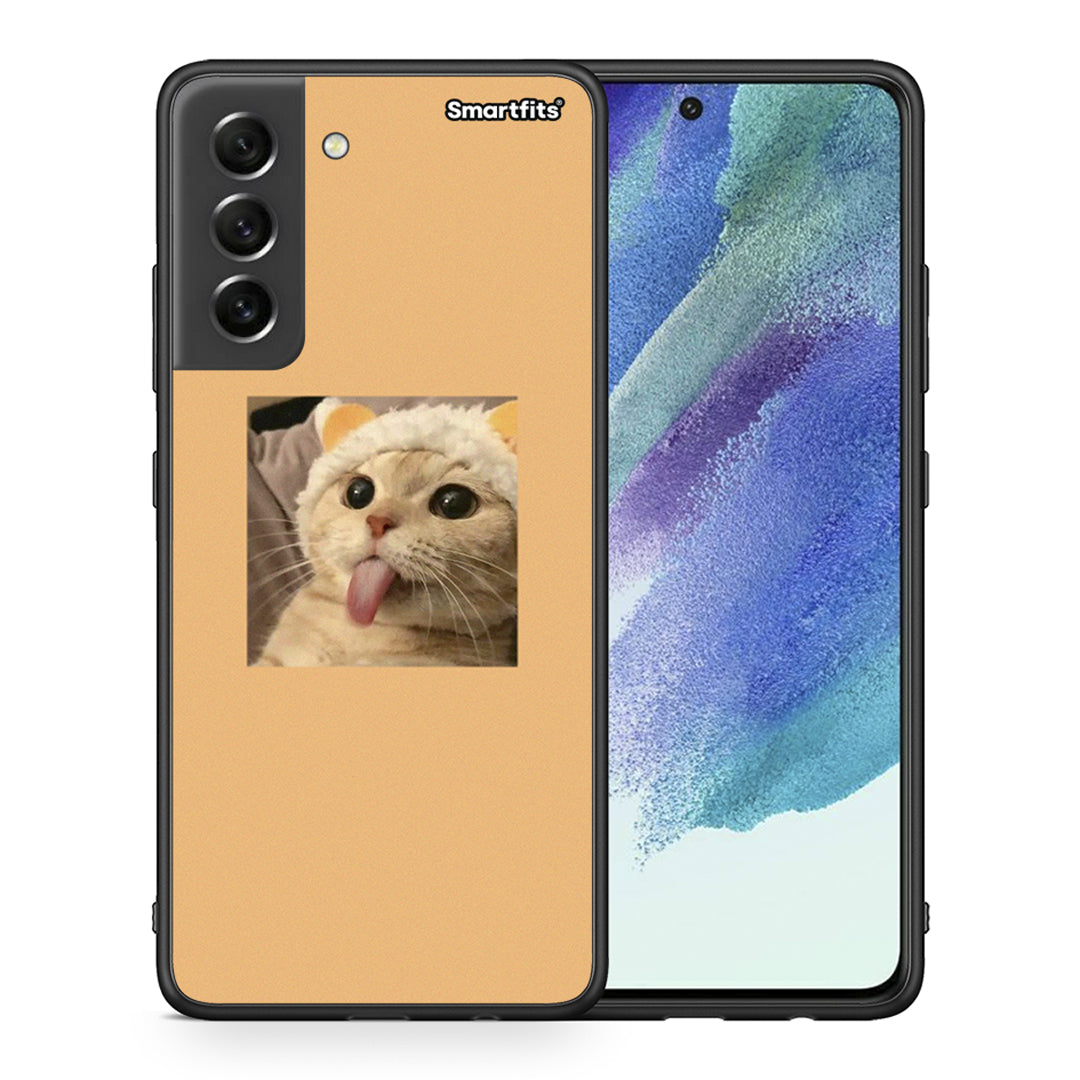 Θήκη Samsung S21 FE Cat Tongue από τη Smartfits με σχέδιο στο πίσω μέρος και μαύρο περίβλημα | Samsung S21 FE Cat Tongue case with colorful back and black bezels