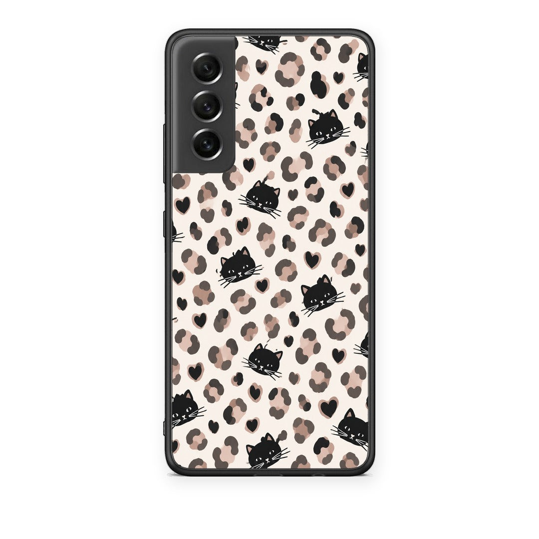 Θήκη Samsung Galaxy S21 FE Leopard Spots and Black Cats on Cream από τη Smartfits με σχέδιο στο πίσω μέρος και μαύρο περίβλημα | Samsung Galaxy S21 FE Leopard Spots and Black Cats on Cream case with colorful back and black bezels