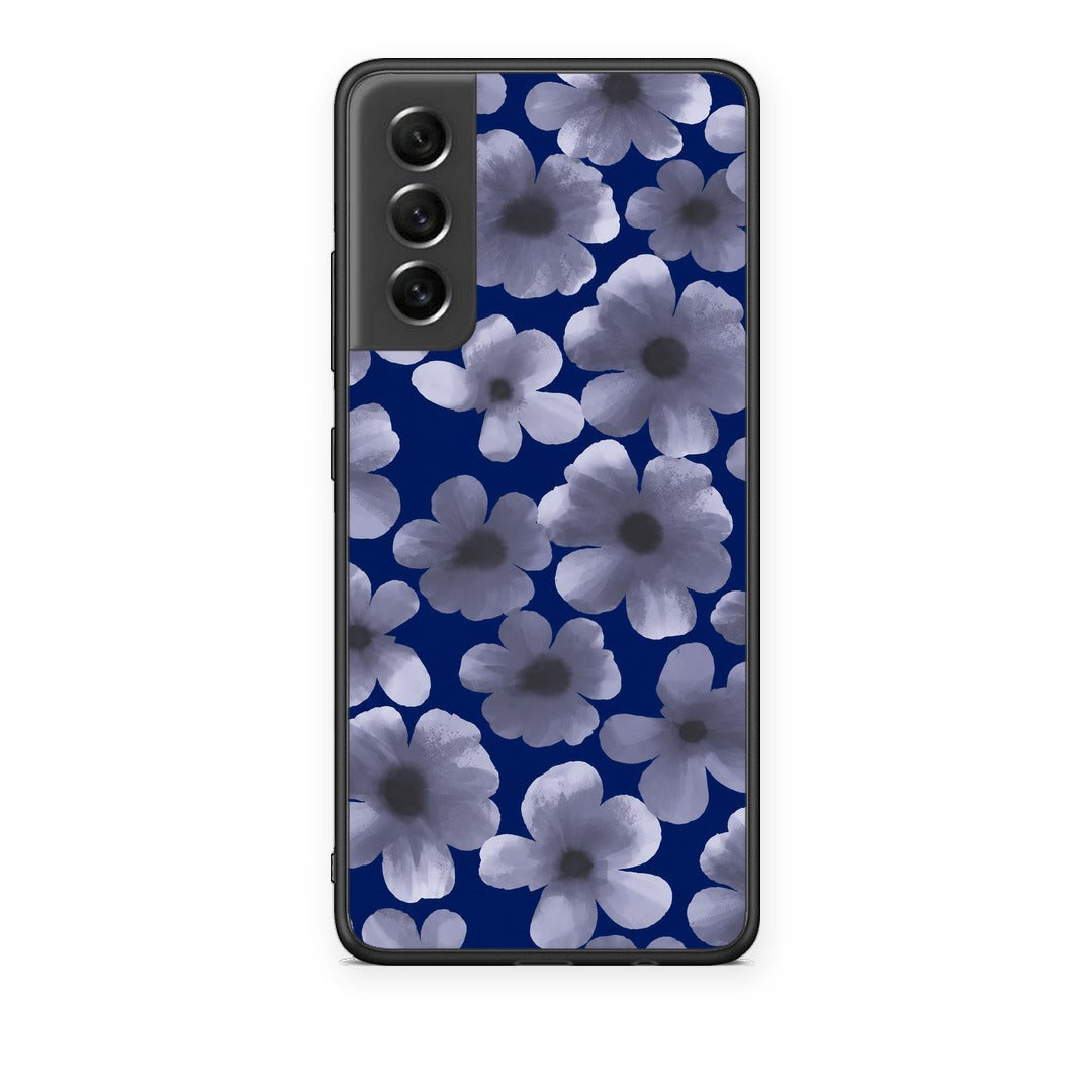 Θήκη Samsung Galaxy S21 FE Pale Blue Flowers on Navy από τη Smartfits με σχέδιο στο πίσω μέρος και μαύρο περίβλημα | Samsung Galaxy S21 FE Pale Blue Flowers on Navy case with colorful back and black bezels