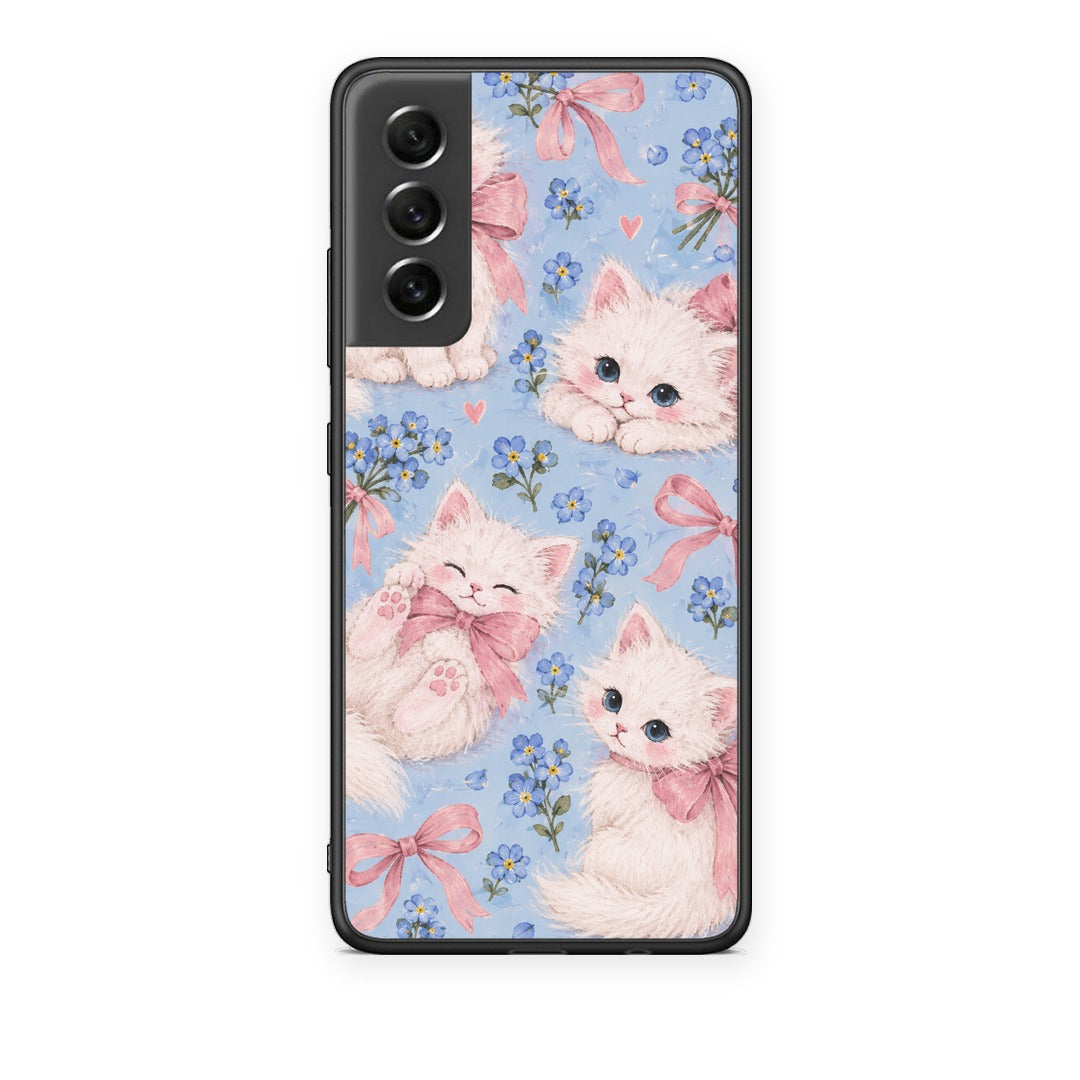 Θήκη Samsung Galaxy S21 FE White Kittens and Blue Flowers Large από τη Smartfits με σχέδιο στο πίσω μέρος και μαύρο περίβλημα | Samsung Galaxy S21 FE White Kittens and Blue Flowers Large case with colorful back and black bezels