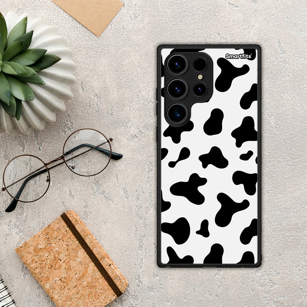 Θήκη Samsung Galaxy S24 Ultra Cow Print από τη Smartfits με σχέδιο στο πίσω μέρος και μαύρο περίβλημα | Samsung Galaxy S24 Ultra Cow Print Case with Colorful Back and Black Bezels