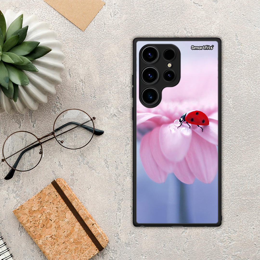 Θήκη Samsung Galaxy S24 Ultra Ladybug Flower από τη Smartfits με σχέδιο στο πίσω μέρος και μαύρο περίβλημα | Samsung Galaxy S24 Ultra Ladybug Flower Case with Colorful Back and Black Bezels