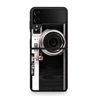 Samsung Galaxy Z Flip4 Emily In Paris θήκη από τη Smartfits με σχέδιο στο πίσω μέρος και μαύρο περίβλημα | Smartphone case with colorful back and black bezels by Smartfits