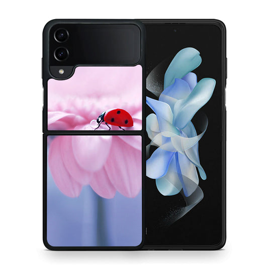 Θήκη Samsung Galaxy Z Flip4 Ladybug Flower από τη Smartfits με σχέδιο στο πίσω μέρος και μαύρο περίβλημα | Samsung Galaxy Z Flip4 Ladybug Flower case with colorful back and black bezels