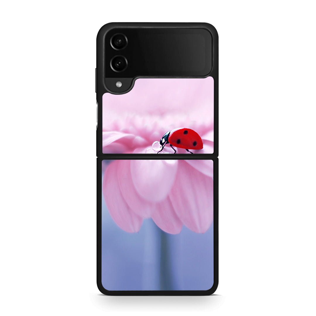 Samsung Galaxy Z Flip4 Ladybug Flower θήκη από τη Smartfits με σχέδιο στο πίσω μέρος και μαύρο περίβλημα | Smartphone case with colorful back and black bezels by Smartfits