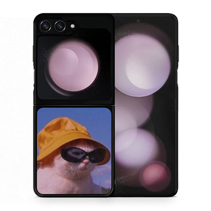 Θήκη Samsung Galaxy Z Flip5 Cat Diva από τη Smartfits με σχέδιο στο πίσω μέρος και μαύρο περίβλημα | Samsung Galaxy Z Flip5 Cat Diva case with colorful back and black bezels
