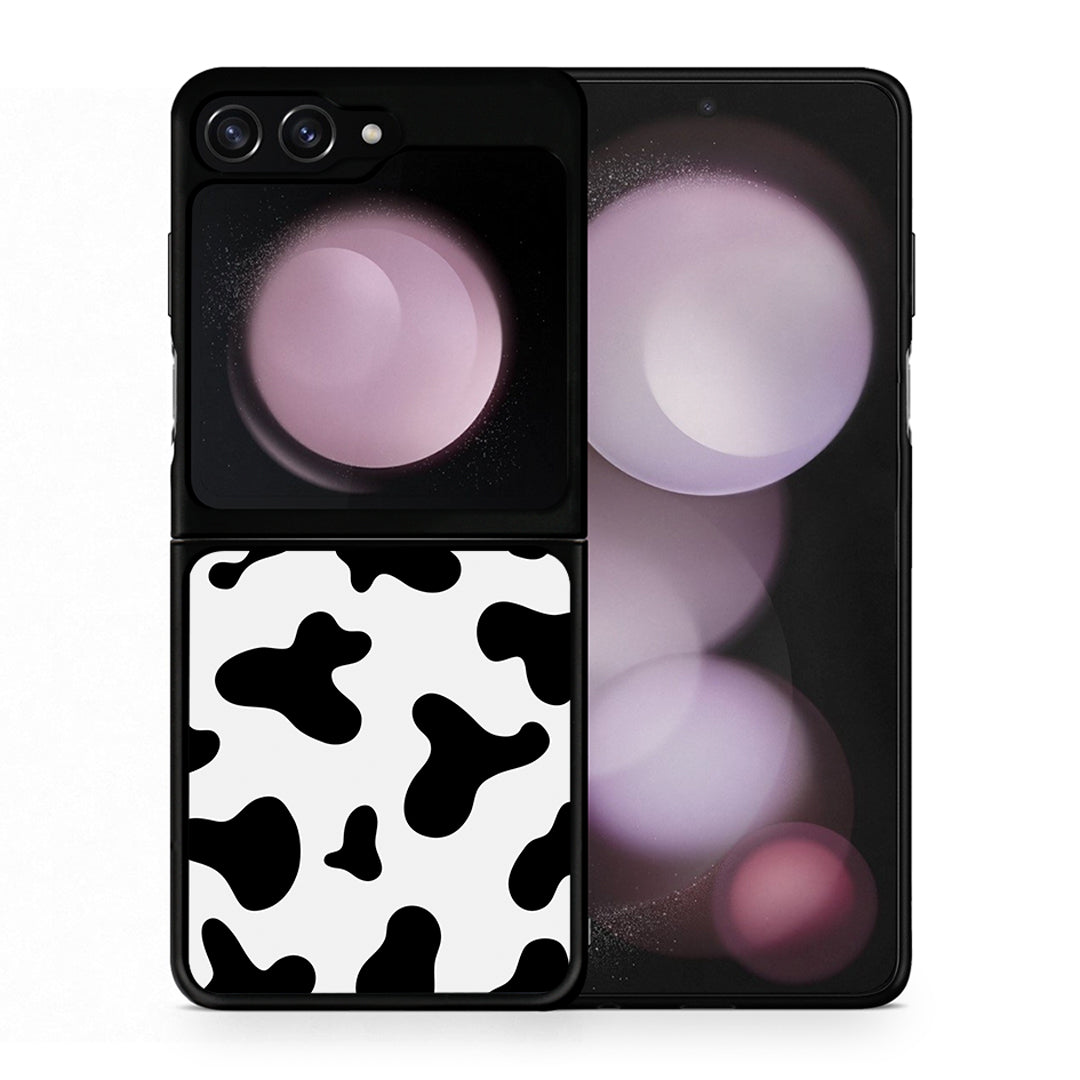 Θήκη Samsung Galaxy Z Flip5 Cow Print από τη Smartfits με σχέδιο στο πίσω μέρος και μαύρο περίβλημα | Samsung Galaxy Z Flip5 Cow Print case with colorful back and black bezels