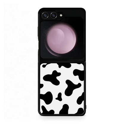 Samsung Galaxy Z Flip5 Cow Print θήκη από τη Smartfits με σχέδιο στο πίσω μέρος και μαύρο περίβλημα | Smartphone case with colorful back and black bezels by Smartfits