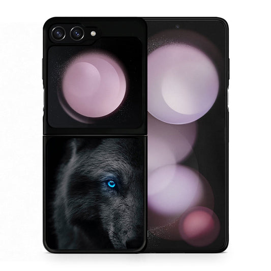 Θήκη Samsung Galaxy Z Flip5 Dark Wolf από τη Smartfits με σχέδιο στο πίσω μέρος και μαύρο περίβλημα | Samsung Galaxy Z Flip5 Dark Wolf case with colorful back and black bezels