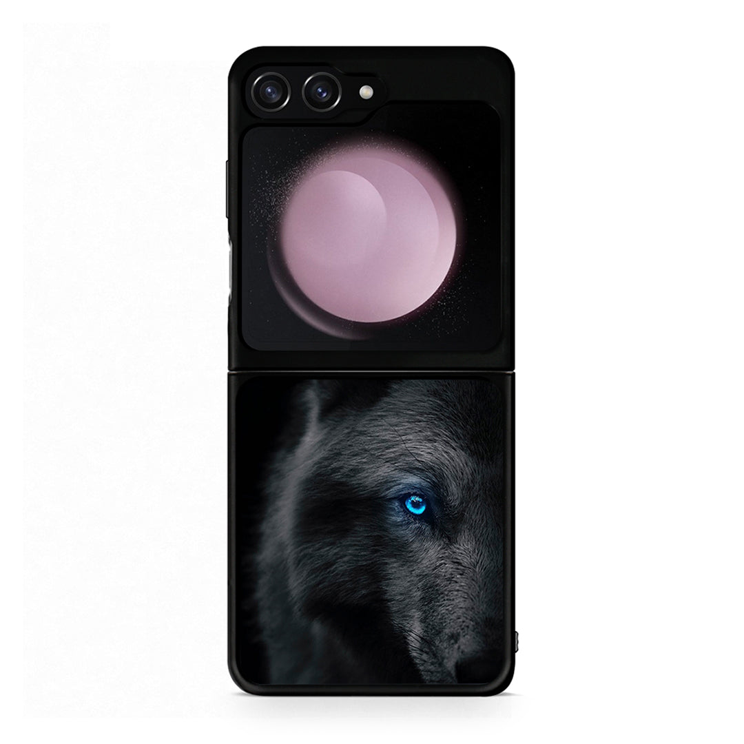 Samsung Galaxy Z Flip5 Dark Wolf θήκη από τη Smartfits με σχέδιο στο πίσω μέρος και μαύρο περίβλημα | Smartphone case with colorful back and black bezels by Smartfits
