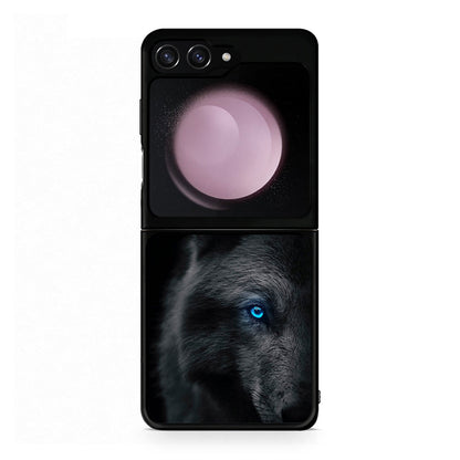 Samsung Galaxy Z Flip5 Dark Wolf θήκη από τη Smartfits με σχέδιο στο πίσω μέρος και μαύρο περίβλημα | Smartphone case with colorful back and black bezels by Smartfits