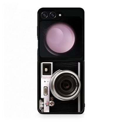 Samsung Galaxy Z Flip5 Emily In Paris θήκη από τη Smartfits με σχέδιο στο πίσω μέρος και μαύρο περίβλημα | Smartphone case with colorful back and black bezels by Smartfits