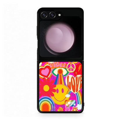 Samsung Galaxy Z Flip5 Hippie Love θήκη από τη Smartfits με σχέδιο στο πίσω μέρος και μαύρο περίβλημα | Smartphone case with colorful back and black bezels by Smartfits