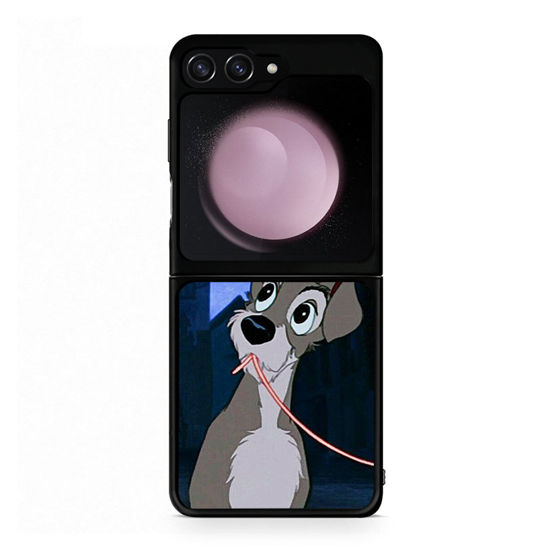 Samsung Galaxy Z Flip5 Lady And Tramp 1 Θήκη Αγίου Βαλεντίνου από τη Smartfits με σχέδιο στο πίσω μέρος και μαύρο περίβλημα | Smartphone case with colorful back and black bezels by Smartfits