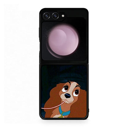 Samsung Galaxy Z Flip5 Lady And Tramp 2 Θήκη Αγίου Βαλεντίνου από τη Smartfits με σχέδιο στο πίσω μέρος και μαύρο περίβλημα | Smartphone case with colorful back and black bezels by Smartfits