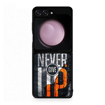 Samsung Galaxy Z Flip5 Never Give Up Θήκη Αγίου Βαλεντίνου από τη Smartfits με σχέδιο στο πίσω μέρος και μαύρο περίβλημα | Smartphone case with colorful back and black bezels by Smartfits