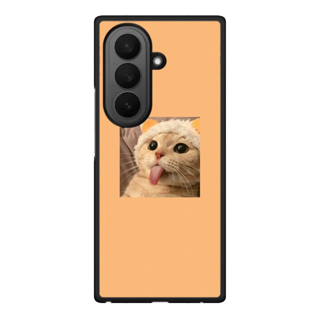 Samsung Galaxy Z Fold7 Cat Tongue θήκη από τη Smartfits με σχέδιο στο πίσω μέρος και μαύρο περίβλημα | Smartphone case with colorful back and black bezels by Smartfits