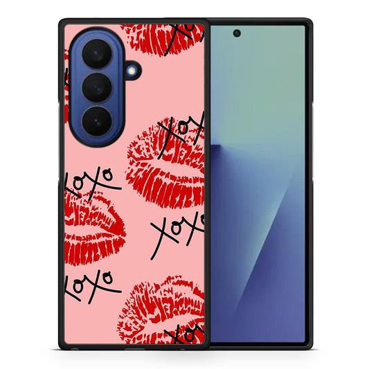 Θήκη Samsung Galaxy Z Fold7 XOXO Lips από τη Smartfits με σχέδιο στο πίσω μέρος και μαύρο περίβλημα | Samsung Galaxy Z Fold7 XOXO Lips case with colorful back and black bezels