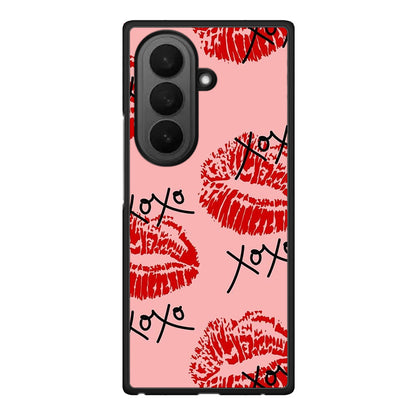 Samsung Galaxy Z Fold7 XOXO Lips θήκη από τη Smartfits με σχέδιο στο πίσω μέρος και μαύρο περίβλημα | Smartphone case with colorful back and black bezels by Smartfits