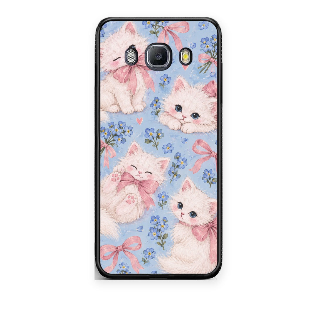 Θήκη Samsung Galaxy J7 2016 White Kittens and Blue Flowers Large από τη Smartfits με σχέδιο στο πίσω μέρος και μαύρο περίβλημα | Samsung Galaxy J7 2016 White Kittens and Blue Flowers Large case with colorful back and black bezels