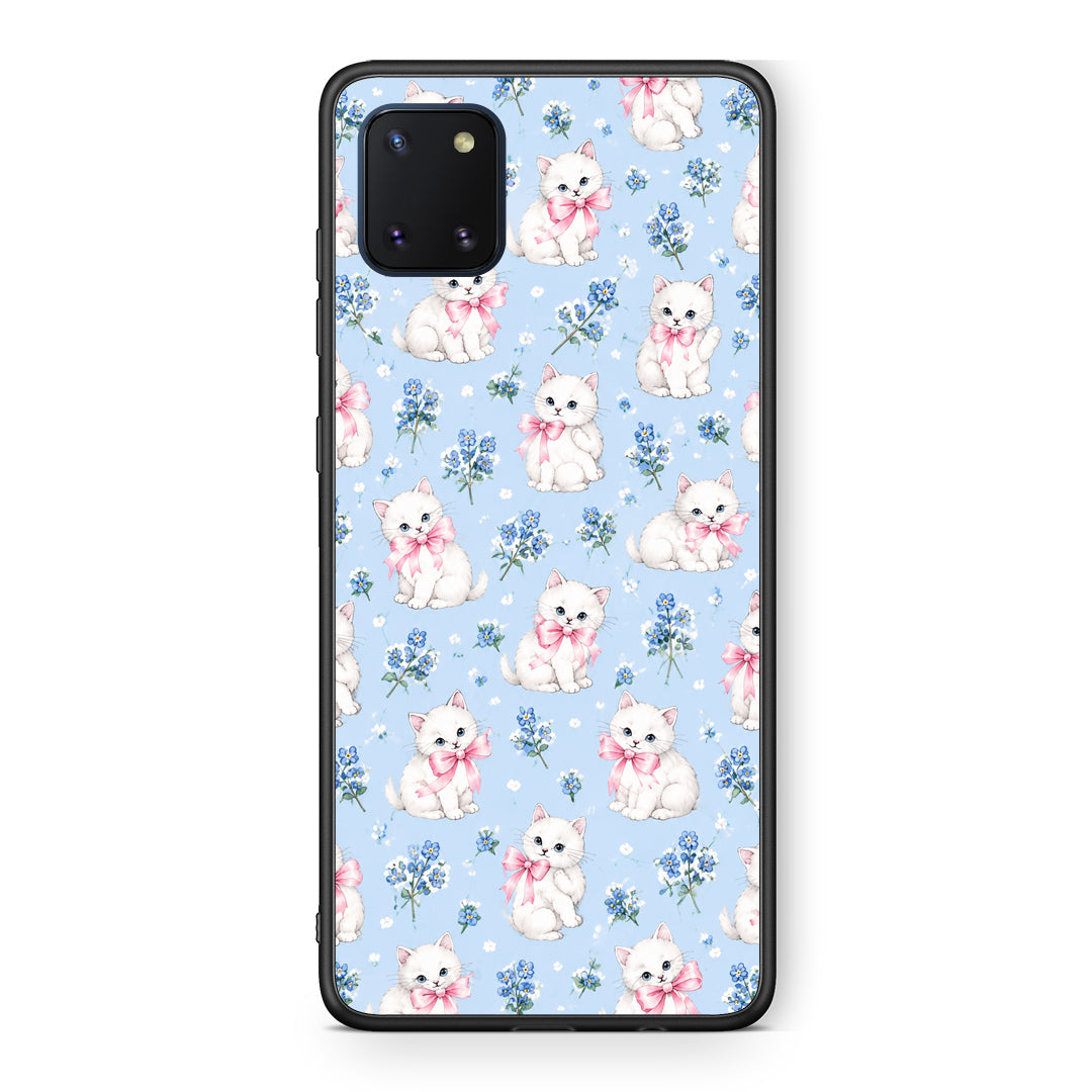 Θήκη Samsung Galaxy Note 10 Lite White Kittens and Blue Flowers Small από τη Smartfits με σχέδιο στο πίσω μέρος και μαύρο περίβλημα | Samsung Galaxy Note 10 Lite White Kittens and Blue Flowers Small case with colorful back and black bezels