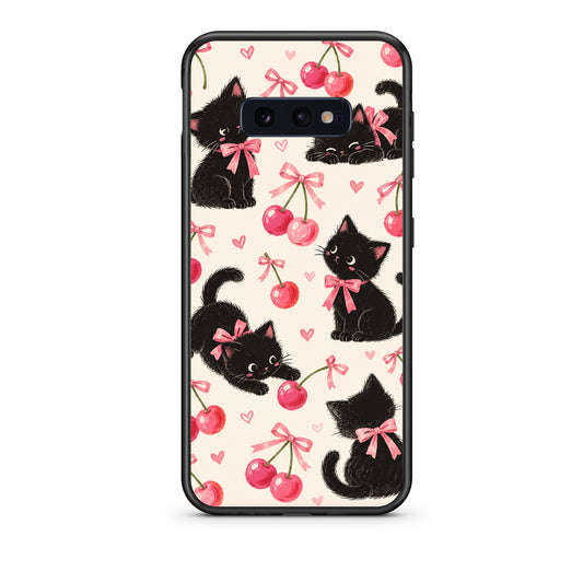Θήκη Samsung Galaxy S10e Black Kittens and Cherries on Cream από τη Smartfits με σχέδιο στο πίσω μέρος και μαύρο περίβλημα | Samsung Galaxy S10e Black Kittens and Cherries on Cream case with colorful back and black bezels