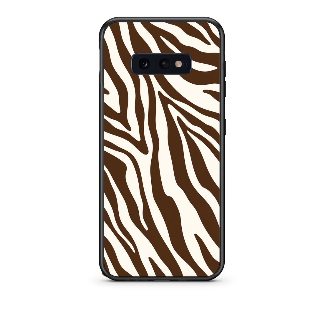 Θήκη Samsung Galaxy S10e Brown and Cream Zebra Stripes από τη Smartfits με σχέδιο στο πίσω μέρος και μαύρο περίβλημα | Samsung Galaxy S10e Brown and Cream Zebra Stripes case with colorful back and black bezels