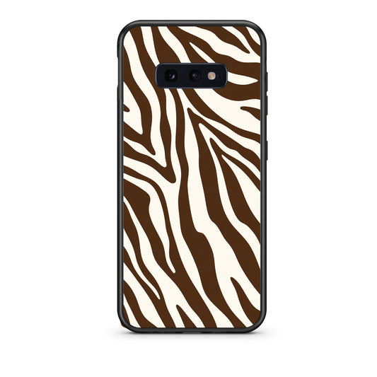 Θήκη Samsung Galaxy S10e Brown and Cream Zebra Stripes από τη Smartfits με σχέδιο στο πίσω μέρος και μαύρο περίβλημα | Samsung Galaxy S10e Brown and Cream Zebra Stripes case with colorful back and black bezels