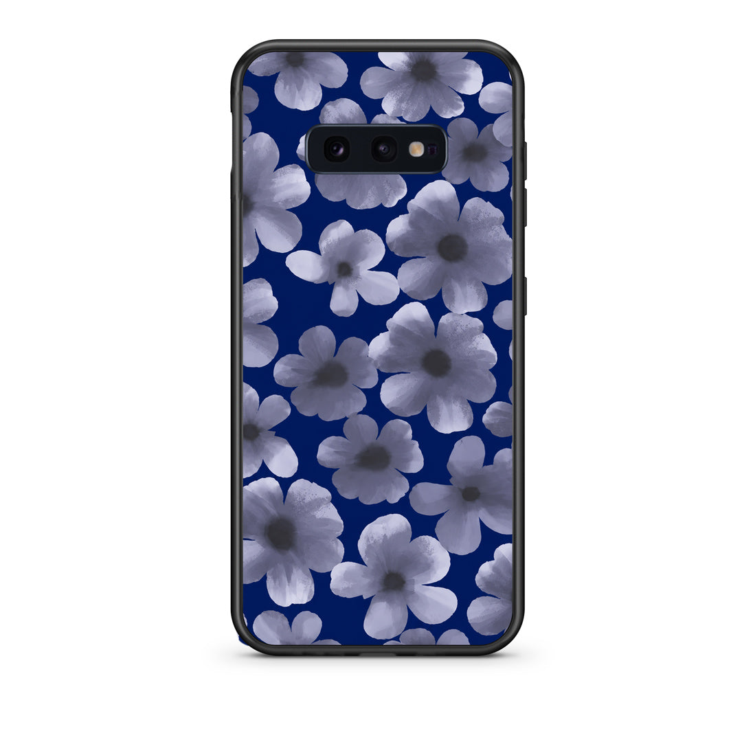 Θήκη Samsung Galaxy S10e Pale Blue Flowers on Navy από τη Smartfits με σχέδιο στο πίσω μέρος και μαύρο περίβλημα | Samsung Galaxy S10e Pale Blue Flowers on Navy case with colorful back and black bezels